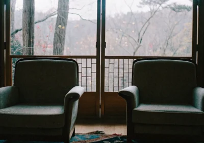 Welcoming therapy consultation room for Korean-speaking clients in Virginia